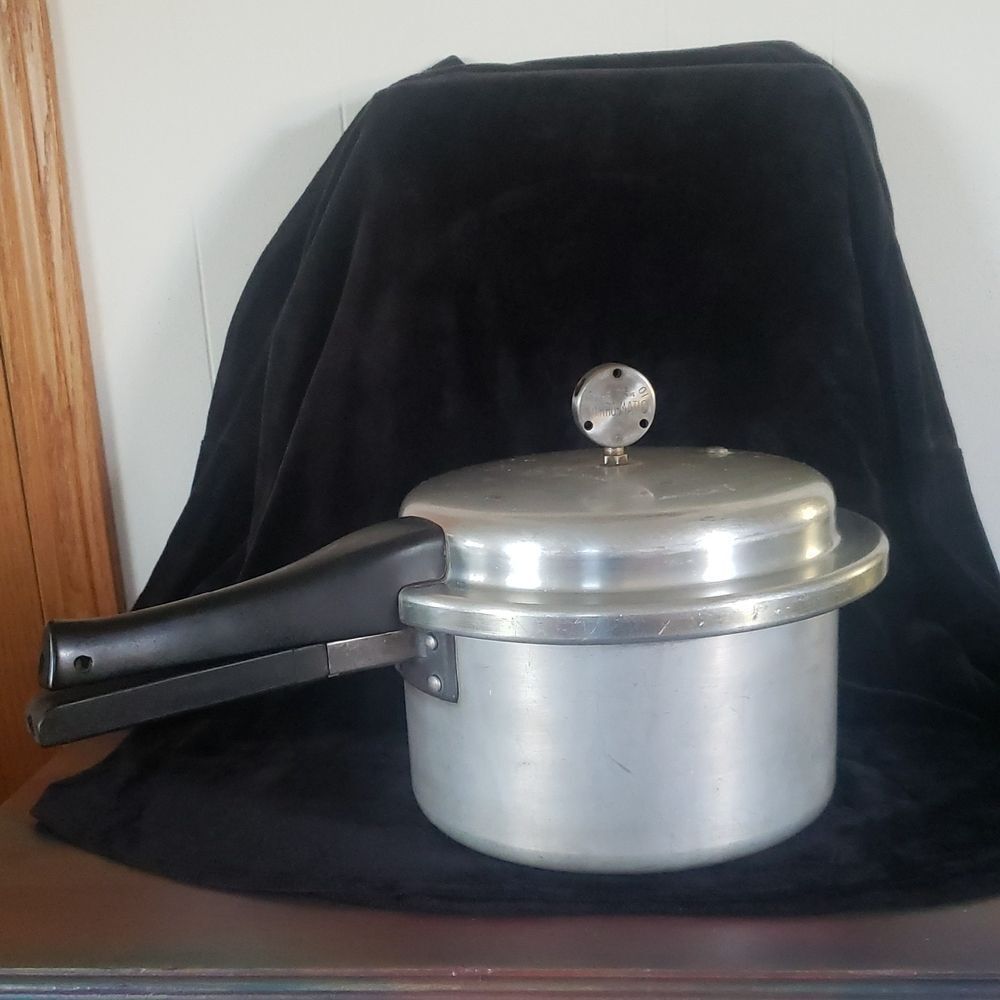 Vintage Mirro-Matic 4 Qt Aluminum Pressure Cooker with Locking Lid (No Rack)
